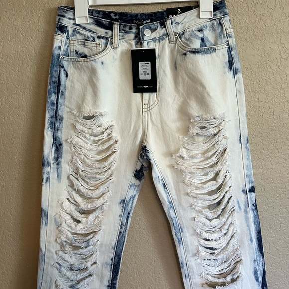 NEW Bleach Blue Wash Distressed Jeans Size 3 from Fashion Nova - Picture 9 of 11